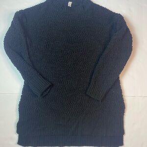 Zenana Premium women’s black sweater size sm.